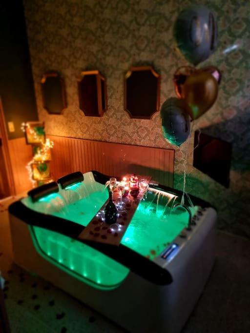 Royal Room Jacuzzi Haut De Gamme Centre Ville Mulhouse Buitenkant foto