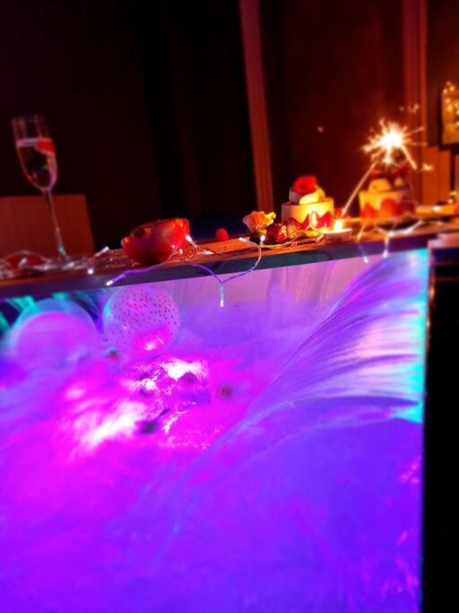 Royal Room Jacuzzi Haut De Gamme Centre Ville Mulhouse Buitenkant foto