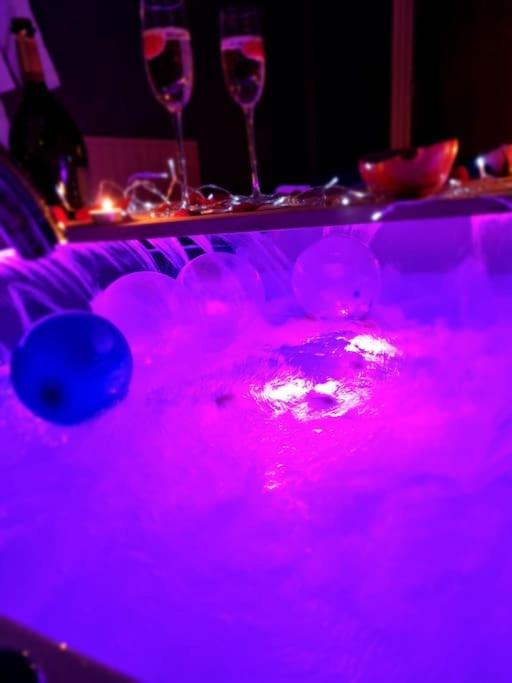 Royal Room Jacuzzi Haut De Gamme Centre Ville Mulhouse Buitenkant foto